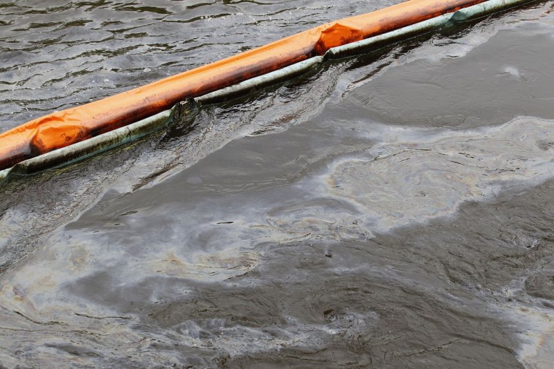 Oil spill threatens Saskatchewan drinking water