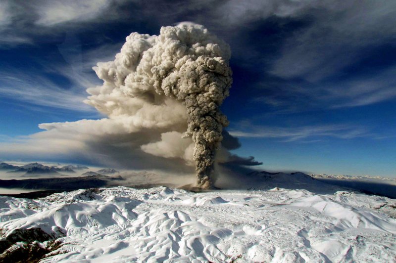 Volcanic eruptions help slow global warming