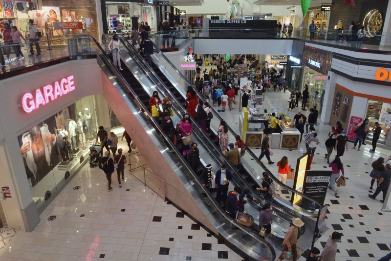 Retail trade group predicts record holiday sales growth