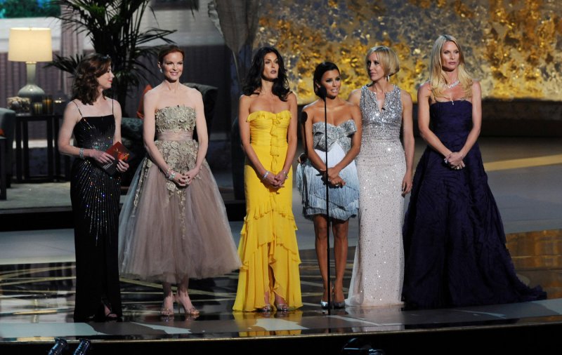 The cast of "Desperate Housewives" Dana Delany, Marcia Cross, Teri Hatcher, Eva Longoria, Felicity Huffman and Nicollette Sheridan (L-R) take the stage at the 60th annual Primetime Emmy Awards in Los Angeles on September 21, 2008. (UPI Photo/Jim Ruymen) | <a href="/News_Photos/lp/5f1554355242ff220f24c78173c79e1f/" target="_blank">License Photo</a>
