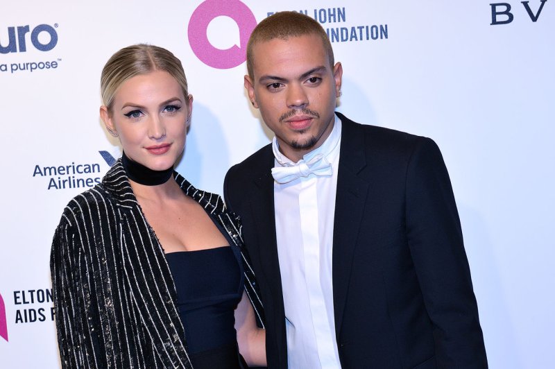 Ashlee Simpson posts kiss photo with Evan Ross on anniversary