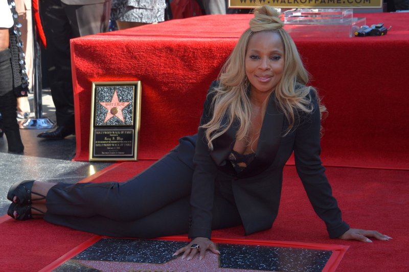 Mary J. Blige receives star on Hollywood Walk of Fame