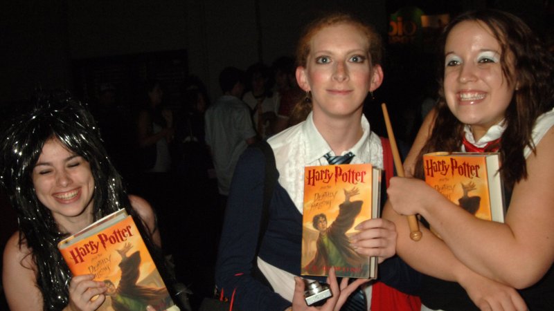 Fans of the Harry Potter books by J.K. Rowling show off the 7th and last in the Potter book series entitled "Harry Potter and the Deathly Hallows" which went on sale at New York's Barnes and Nobel book store at 12:01am on July 21, 2007. (UPI Photo/Ezio Petersen)