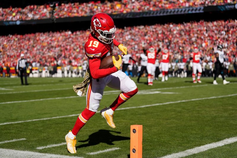 Kansas City Chiefs wide receiver Kadarius Toney tightropes the sideline on the way to a touchdown against the Jacksonville Jaguars on Sunday at Arrowhead Stadium in Kansas City, Mo. Photo by Jon Robichaud/UPI | <a href="/News_Photos/lp/af80c158a7076bd05b491c16929016cf/" target="_blank">License Photo</a>