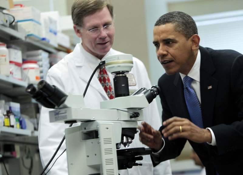 US President Barack Obama looks at brain cells through a microscope during a tour of a laboratory with Health & Human Services Secretary Kathleen Sebelius at the National Institutes of Health, Bethesda, MD, September 30, 2009. After the visit, President Obama made a major announcement regarding the American Recovery and Reinvestment Act at the National Institutes of Health. UPI/Aude Guerrucci/POOL) | <a href="/News_Photos/lp/7b9e21699891467292ac4ff1af24fddd/" target="_blank">License Photo</a>