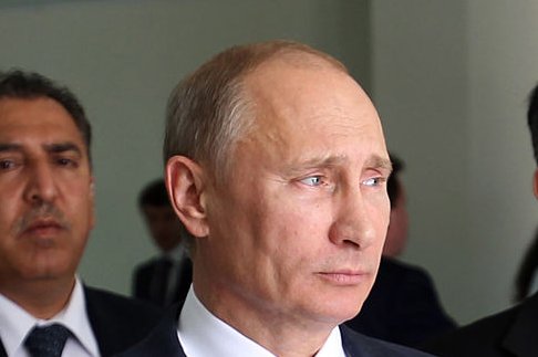 Putin signs treaty to annex Crimea