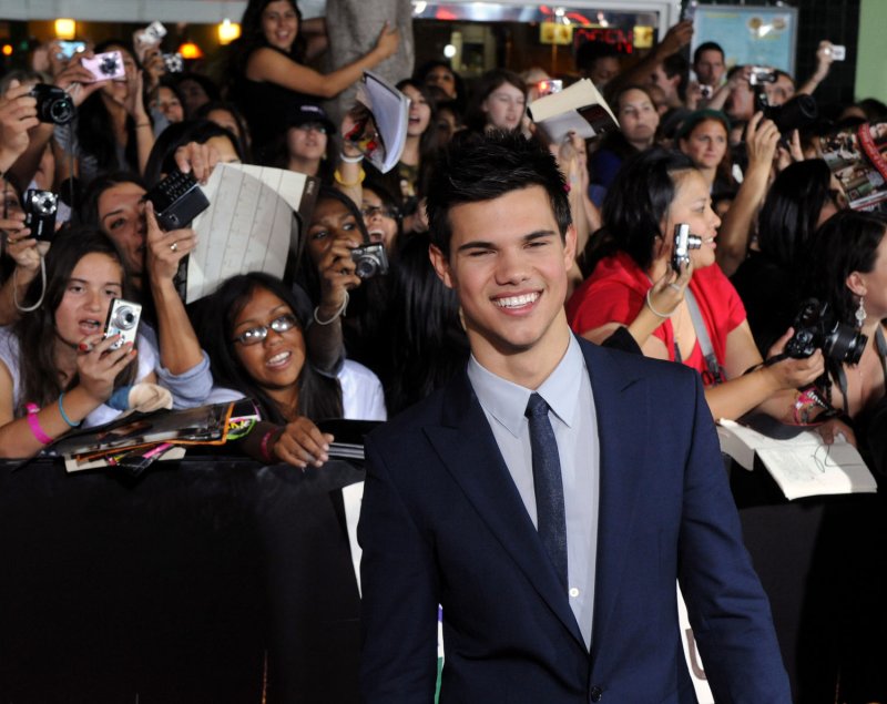 Actor Taylor Lautner, a cast member in the romantic fantasy thriller motion picture "The Twilight Saga: New Moon", attends the premiere of the film Los Angeles on November 16, 2009. UPI/Jim Ruymen
