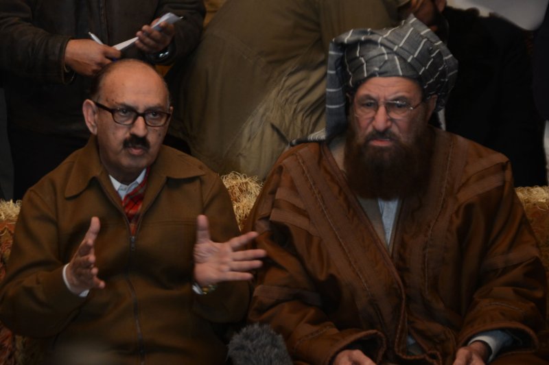 Tehreek-e-Taliban Pakistan (TTP) committee member and senior religious party leader Maulana Sami-ul-Haq (R) looks on as Special Assistant to Pakistan's prime minister Irfan Siddiqui (L) speaks during a joint press conference following their meeting at the Khyber Pakhtunkhwa Housen in Islamabad, Pakistan on February 6, 2014. Pakistani government officials and Taliban representatives met for a first round of talks aimed at ending the militants' bloody seven-year insurgency. (UPI/Sajjad ALi Qureshi)