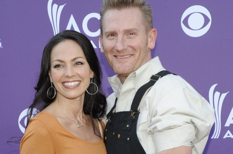 Joey Martin Feek to release new album with husband Rory despite hospice care