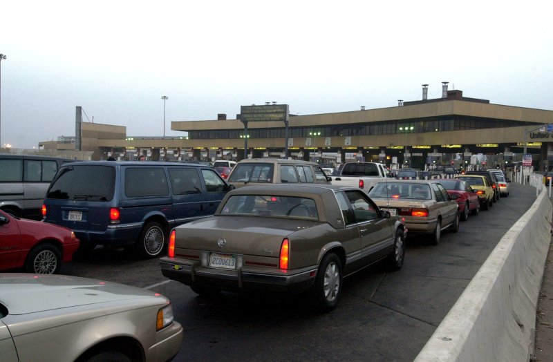 Automobile commuters wait in line at the busiest border crossing in the world at the port of entry in San Ysidro, California just south of San Diego. (EARL S. CRYER/UPI)