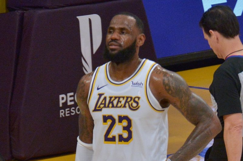 LeBron James leads Lakers over Kings with clutch 4th quarter