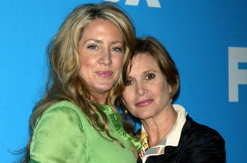 Joely Fisher (L) and Carrie Fisher attend the Fox 2007 Programming Presentation on May 17, 2007. Joely has described her final meeting with Carrie Fisher and how she is dealing with her death on "The Dr. Oz Show." File Photo by Laura Cavanaugh/UPI