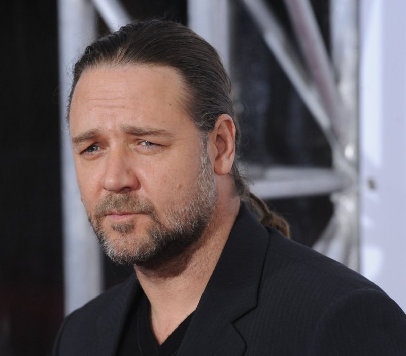 Actor Russell Crowe attends the premiere of the motion picture romantic drama "Revolutionary Road", in the Westwood section of Los Angeles on December 15, 2008. (UPI Photo/Jim Ruymen)