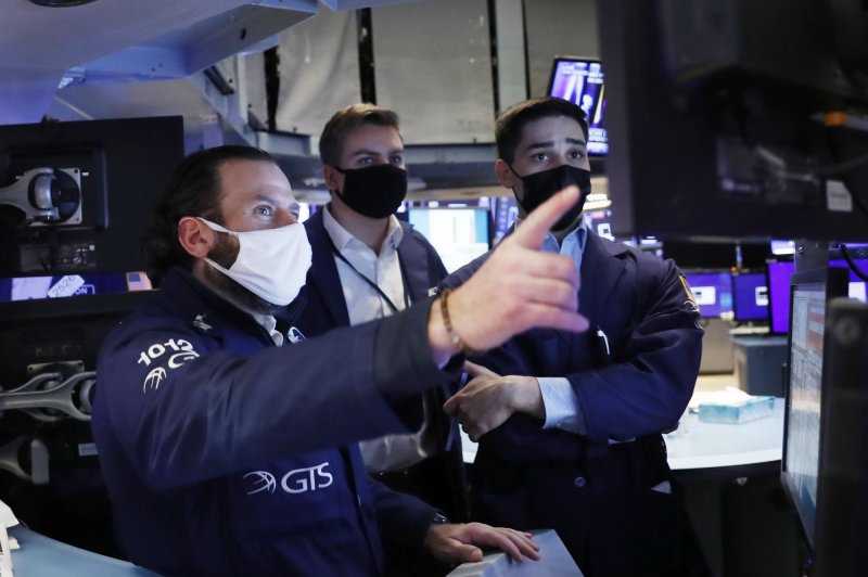 S&P 500 rises for fourth straight week; Chinese companies delist from U.S. exchanges