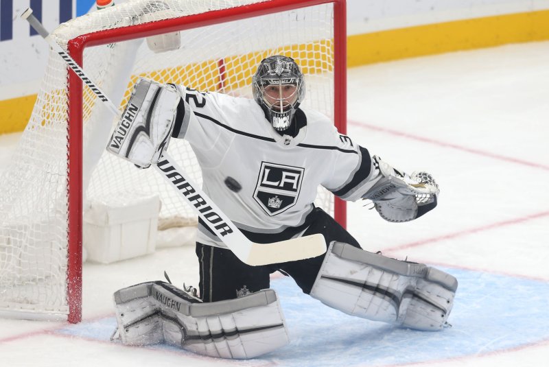 Stanley Cup playoffs: Late score lifts Kings over Oilers in Game 1