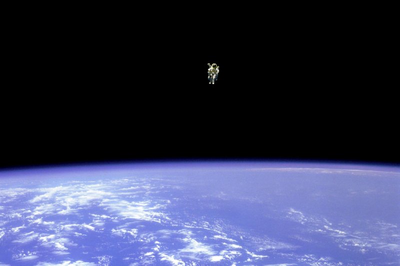 Ex-NASA astronaut Bruce McCandless, first to fly untethered in space, dies