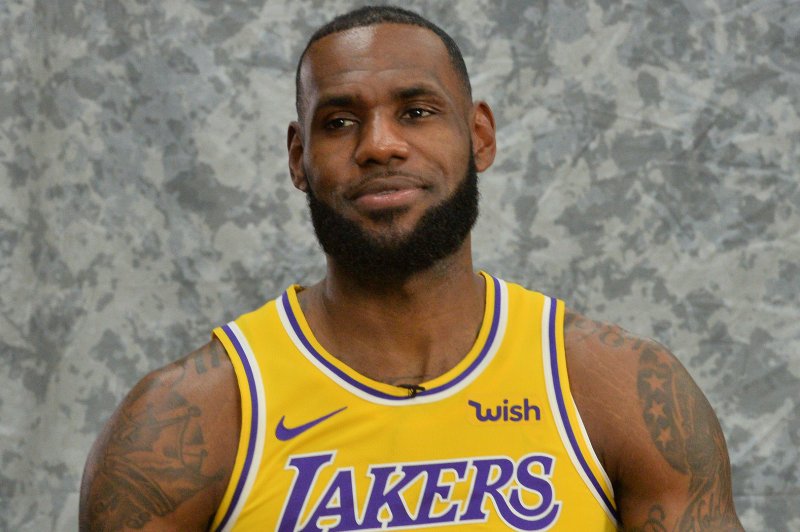 LeBron James makes Los Angeles Lakers debut