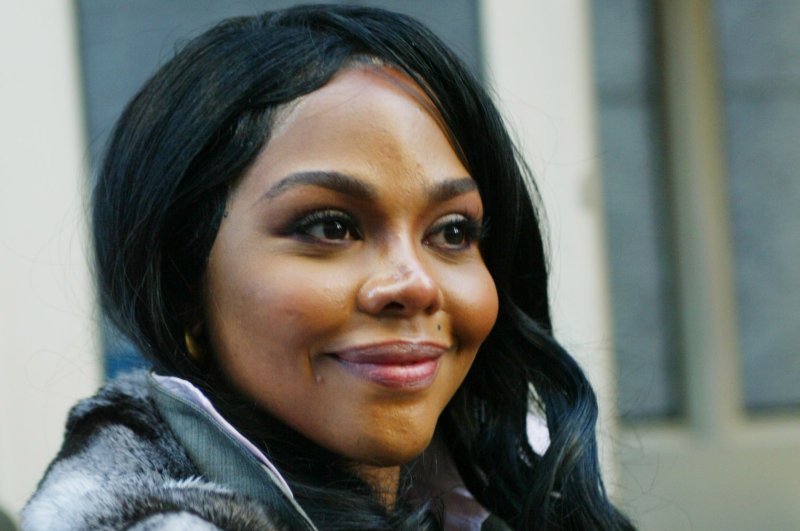 Lil' Kim welcomes her first child, daughter Royal Reign