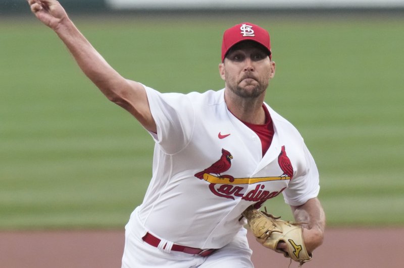 St. Louis Cardinals pitcher Adam Wainwright to return for 2022 season