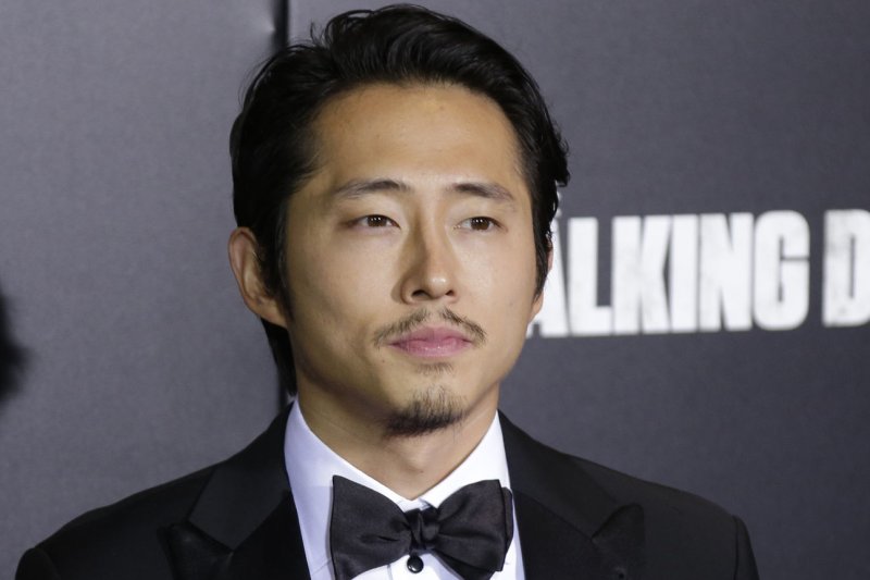 Steven Yeun shares how he killed time with Michael Cudlitz before final 'Walking Dead' scene