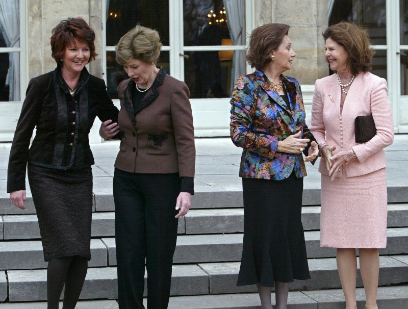 U.S. First Lady Laura Bush (2nd L) helps Jolanta Kwasniewska (L), wife of the former Polish president, get into position as Suzanne Mubarak (2nd R), wife of the Egyptian president and Queen Silvia of Sweden chat prior to posing for a picture at the Elysee Palace in Paris, January 17, 2007. (UPI Photo/Eco Clement) | <a href="/News_Photos/lp/a075b3afdb814e9e73e49b060dafd3a0/" target="_blank">License Photo</a>