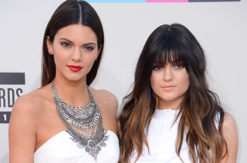 Kendall and Kylie Jenner discuss their parents' split on 'Chelsea Lately'