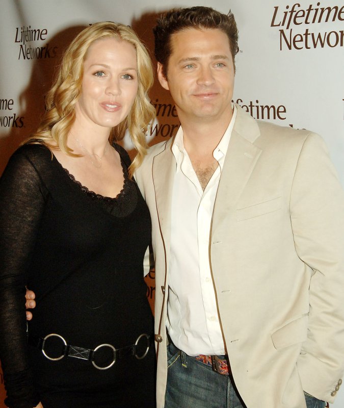 Actors Jennie Garth and Jason Priestley, formerly of "Beverly Hills 90210", reunite and pose for the media at the Lifetime Network Upfront Promotionals for their new Lifetime shows "Girl Positive" and "Side Order of Life" on April 24, 2007 in New York. (UPI Photo/Ezio Petersen) | <a href="/News_Photos/lp/ace037f083513fac6c15f40d6655422b/" target="_blank">License Photo</a>