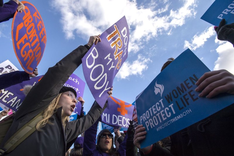 Judge temporarily blocks Mississippi's new abortion law