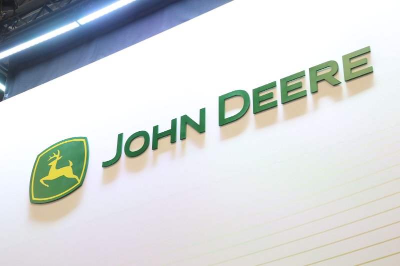 John Deere gives U.S. farmers right to repair equipment
