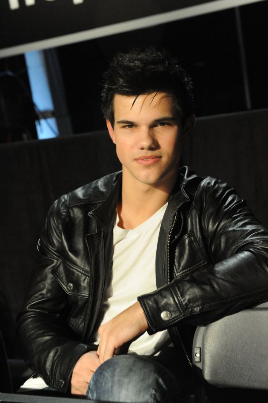In this handout photo provided by MTV, actor Taylor Lautner participates in the Hope For Haiti Now: A Global Benefit For Earthquake Relief telethon on January 22, 2010 in Los Angeles. UPI/Jeff Kravitz/HO