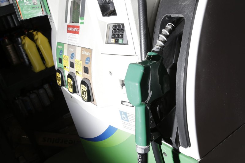 Gas prices edge higher as price of oil fluctuates