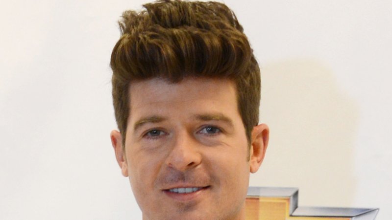 Robin Thicke hits first Billboard No. 1 with 'Blurred Lines'