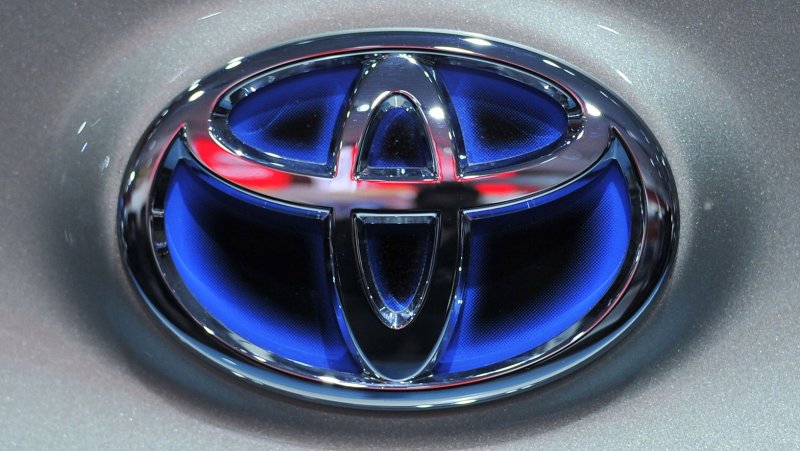 The Toyota logo is seen on an Avalon Hybrid at the 2013 North American International Auto Show in Detroit on January 14, 2013. UPI/Brian Kersey