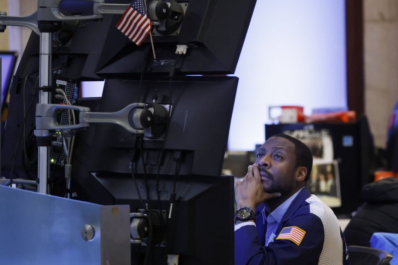 U.S. stocks see longest streak of weekly losses since 2001