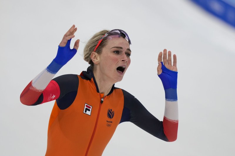 Irene Schouten sets Olympic record to win gold in women's speedskating