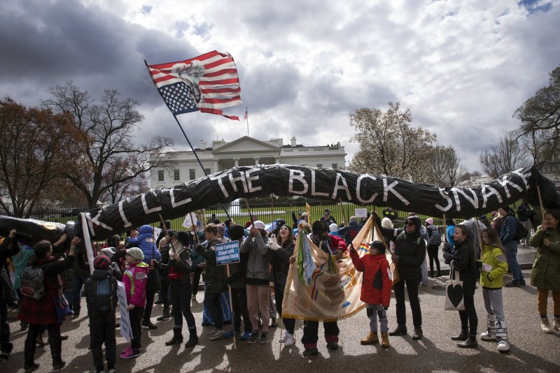 Tribe members, opponents march in D.C. to halt DAPL, Keystone XL