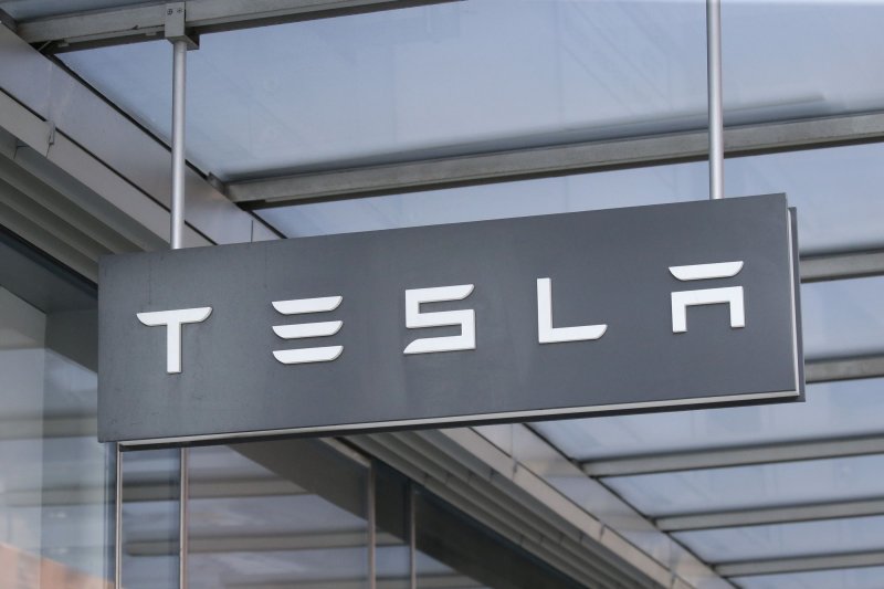 Tesla wants to build batteries in Texas to stabilize state's power grid
