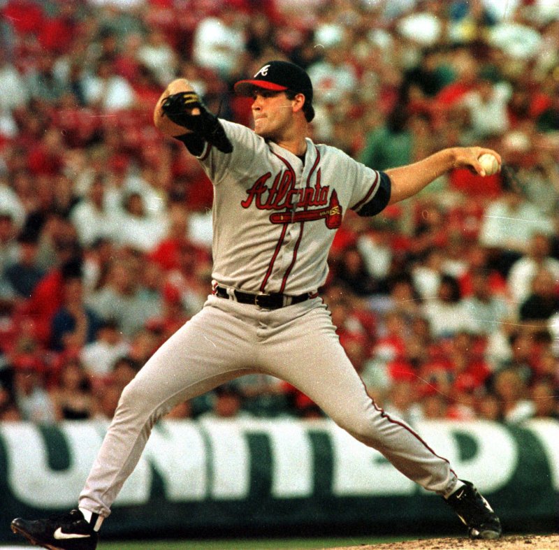 SLP98082701- 27 AUGUST 1998- ST. LOUIS, MISSOURI, USA: Former Atlanta Braves pitcher Denny Neagle brings home a pitch against the St. Louis Cardinals in the first inning, August 27, 1998. UPI File Photo rw/Bill Greenblatt