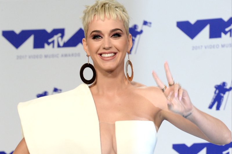 Katy Perry gives surprise performance at Calif. mudslide benefit show