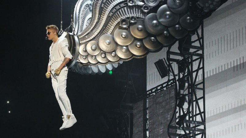 Justin Bieber releases "All Around the World" video