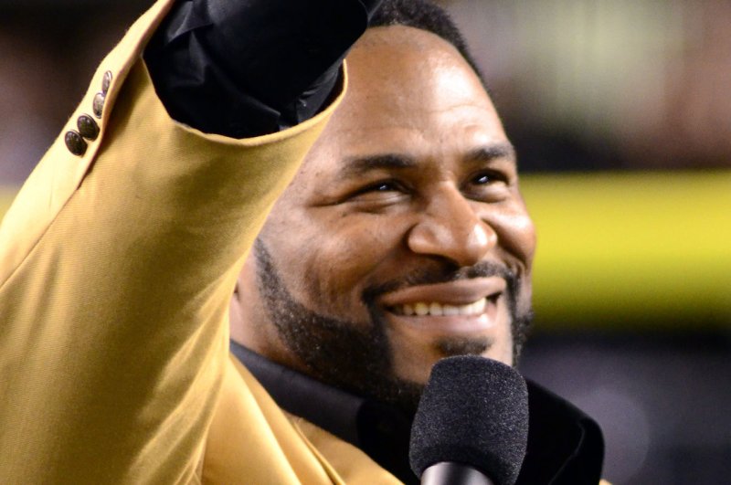 Former Steeler and Hall of Fame honoree Jerome Bettis shows off his Hall of Fame ring at halftime during a 2015 game. File Photo by Archie Carpenter/UPI | <a href="/News_Photos/lp/4ef3837edb3760774beb1c41bc5847a9/" target="_blank">License Photo</a>