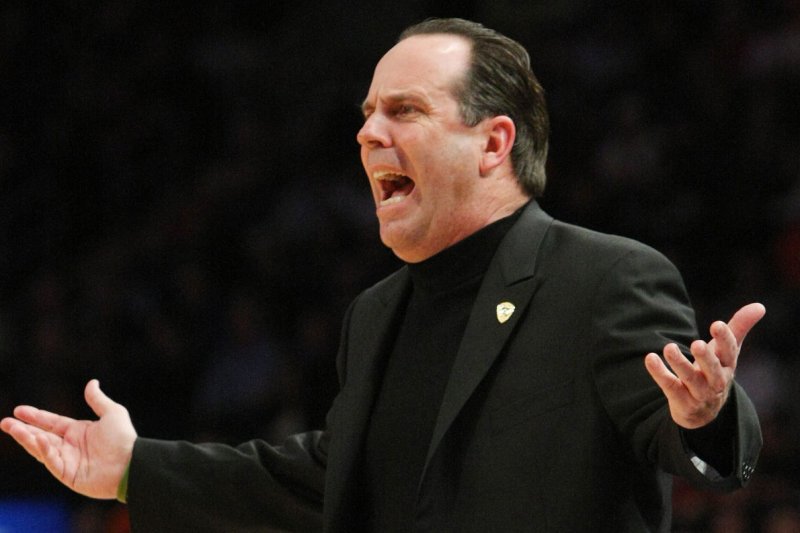 Notre Dame men's basketball coach Mike Brey to step down after 23rd season  