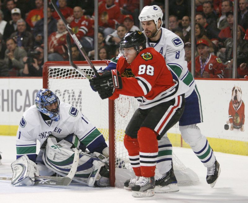 NHL: Chicago 7, Vancouver 5