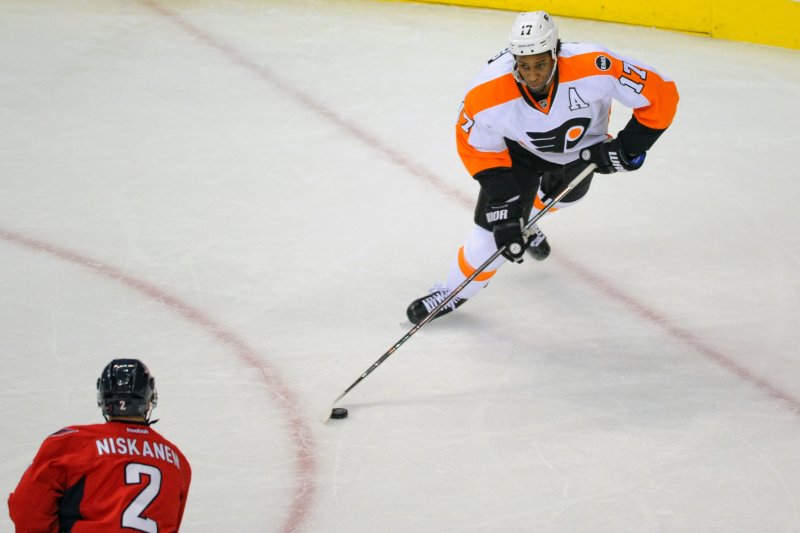 Former Philadelphia Flyers forward Wayne Simmonds (17) was traded to the Nashville Predators on Monday. File Photo by Mark Goldman/UPI