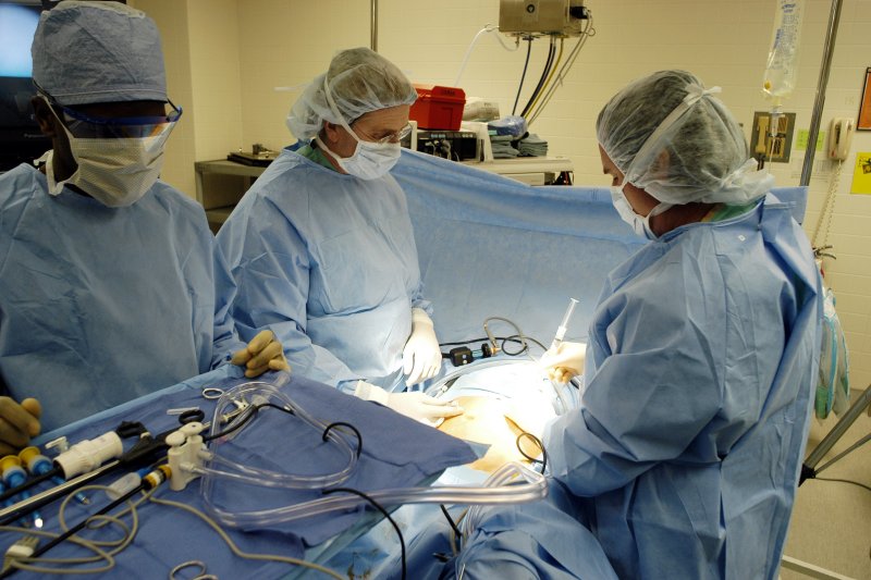 Dr. Sherman Silber removes an overy from Melanie Morgan that will be transplanted into her twin sister Stephanie Yerber Morgan (24) during a five hour operation at St. Luke's Hospital in Chesterfield, Mo on April 21, 2004. File photo by UPI