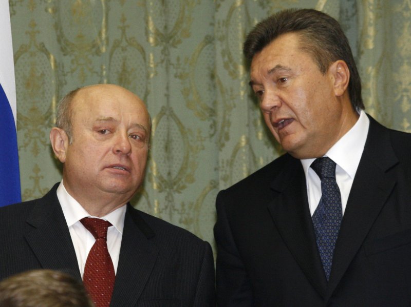 Russian Prime Minister Mikhail Fradkov (L) and Ukrainian counterpart Viktor Yanukovych speak after the signing of a bilateral cooperation agreement at the government house in Kiev on October 24, 2006. Ukrainian government has received confirmation from Russia to secure at least 55 billion cubic meters of gas at no higher than $130 per 1,000 cubic meters next year, Yanukovich said on Tuesday. ((UPI Photo/Sergey Starostenko)