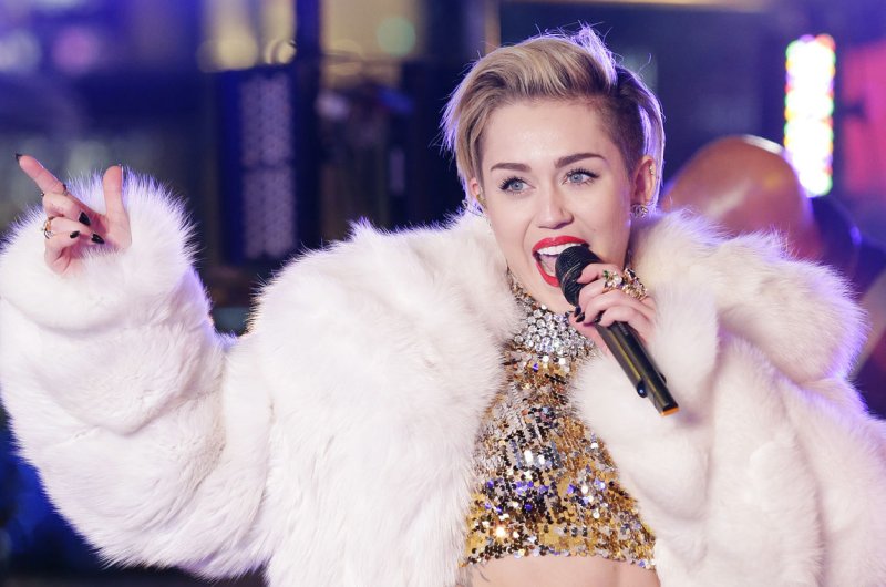Miley Cyrus debuts new bowl cut hairstyle