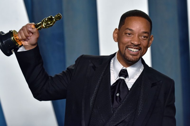 Will Smith holds his Oscar for Best Actor as he arrives for the Vanity Fair Oscar Party on Sunday at the Wallis Annenberg Center for the Performing Arts in Beverly Hills, Calif. Photo by Chris Chew/UPI | <a href="/News_Photos/lp/7154eada52d45cf6e69ce1660bba367a/" target="_blank">License Photo</a>