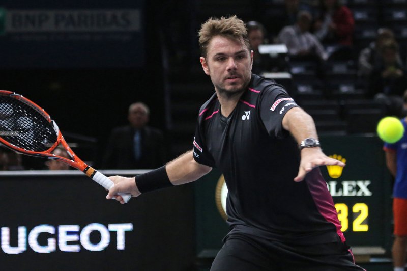 French Open: Stan Wawrinka survives; Andy Murray trails suspended match