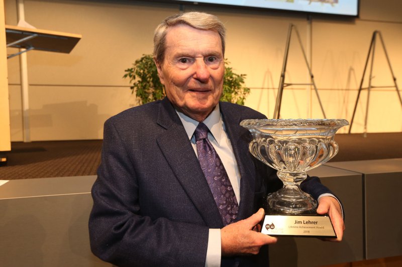 Longtime television news host Jim Lehrer receives a Lifetime Achievement Award from the Press Club of St. Louis in&nbsp; 2018. File Photo by Bill Greenblatt/UPI